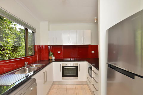 Tropical Reef Apartments - Accommodation Bookings 11