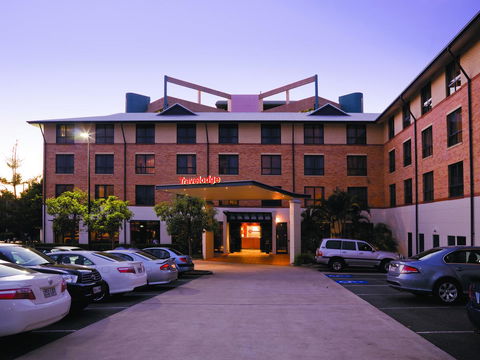 Mercure Brisbane Garden City - Accommodation Bookings 17
