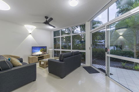 Tropical Nites Holiday Townhouses - Accommodation Bookings 18