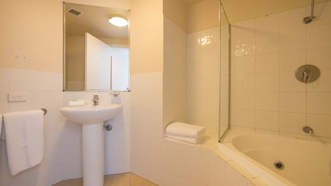 Broadbeach Savannah Resort - Accommodation Bookings 23