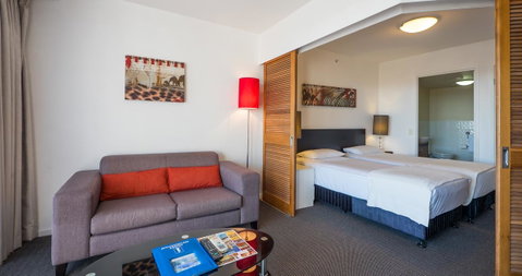 Broadbeach Savannah Resort - Accommodation Bookings 6