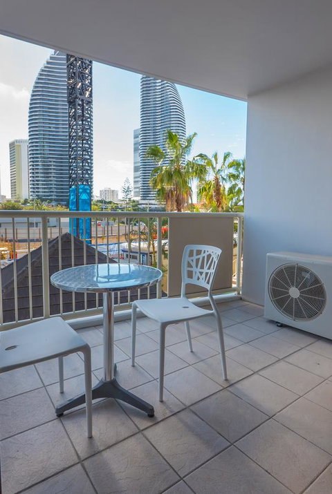 Broadbeach Savannah Resort - Accommodation Bookings 27