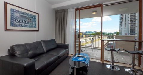 Broadbeach Savannah Resort - Accommodation Bookings 37
