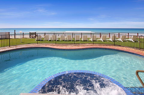 Spindrift On The Beach - Absolute Beachfront - Accommodation Bookings 12