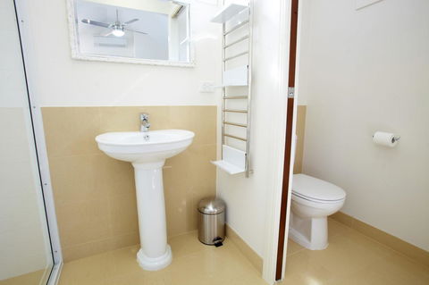 Beached On Magnetic - Accommodation Bookings 12