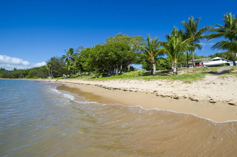 Beached On Magnetic - Accommodation Bookings 2