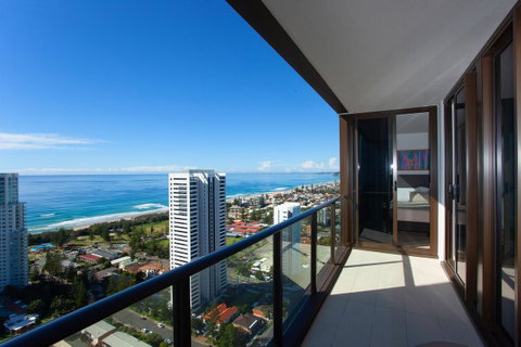 High Floor Ocean View Suites Broadbeach - Accommodation Bookings 16