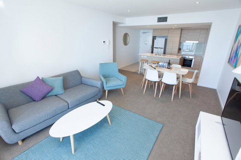 High Floor Ocean View Suites Broadbeach - Accommodation Bookings 4