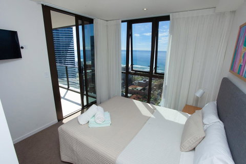 High Floor Ocean View Suites Broadbeach - Accommodation Bookings 13