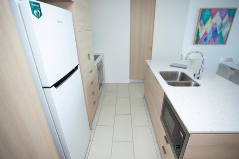High Floor Ocean View Suites Broadbeach - Accommodation Bookings 10
