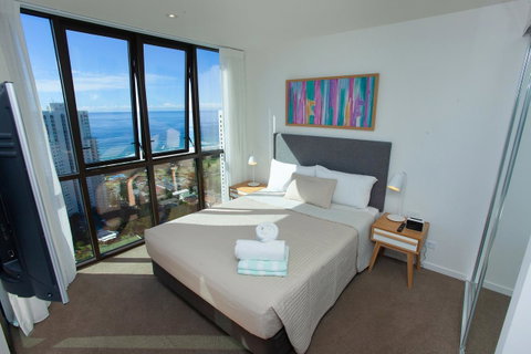 High Floor Ocean View Suites Broadbeach - Accommodation Bookings 21