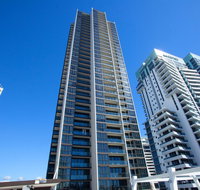 High Floor Ocean View Suites Broadbeach - Accommodation Bookings