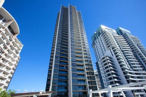 High Floor Ocean View Suites Broadbeach - Accommodation Bookings 0