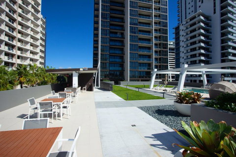 High Floor Ocean View Suites Broadbeach - Accommodation Bookings 33
