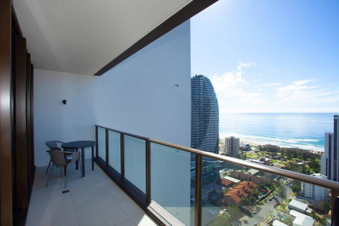 High Floor Ocean View Suites Broadbeach - Accommodation Bookings 19