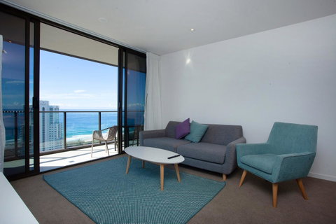 High Floor Ocean View Suites Broadbeach - Accommodation Bookings 1