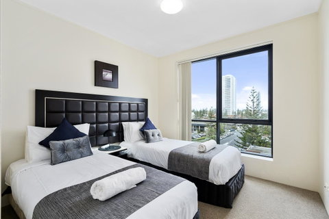 Broadbeach On The Park, 3 Bed Ocean - We Accommodate - Accommodation Bookings 7