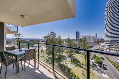 Broadbeach On The Park, 3 Bed Ocean - We Accommodate - Accommodation Bookings 10