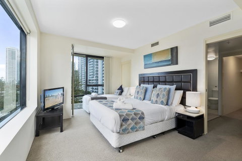 Broadbeach On The Park, 3 Bed Ocean - We Accommodate - Accommodation Bookings 6