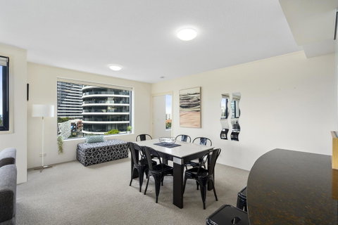 Broadbeach On The Park, 3 Bed Ocean - We Accommodate - Accommodation Bookings 4