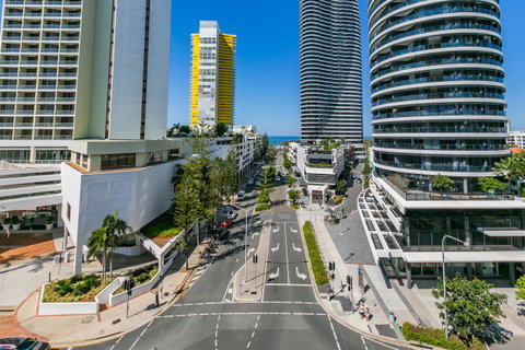 Broadbeach On The Park, 3 Bed Ocean - We Accommodate - Accommodation Bookings 11