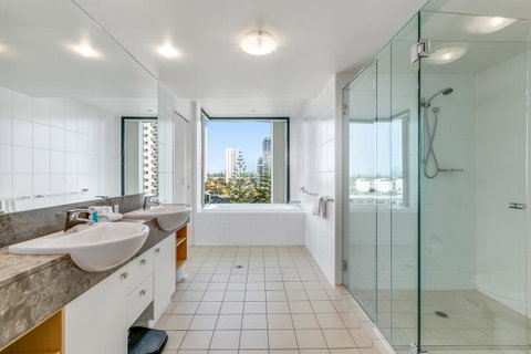 Broadbeach On The Park, 3 Bed Ocean - We Accommodate - Accommodation Bookings 15