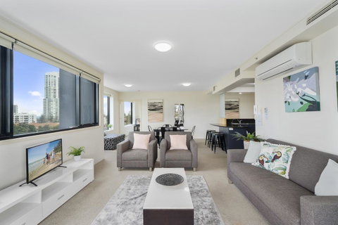Broadbeach On The Park, 3 Bed Ocean - We Accommodate - Accommodation Bookings 5