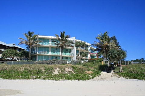 WAVES 203 ON CURRUMBIN - Accommodation Bookings 3