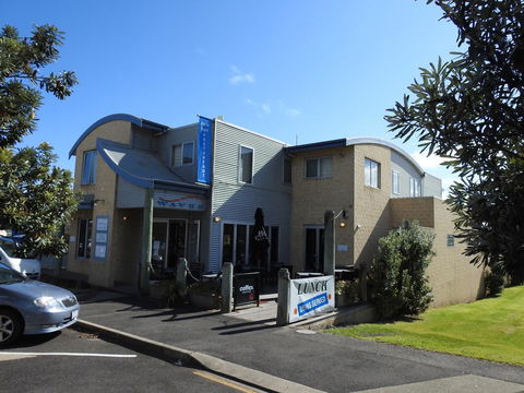 Waves Luxury Suites - Accommodation Bookings 3