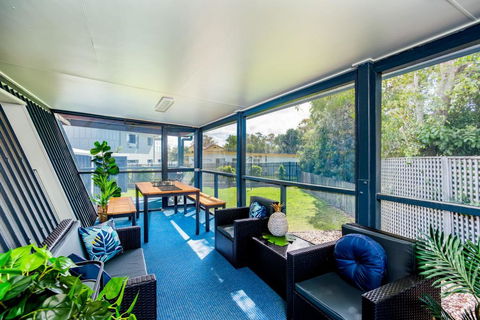 Wayfarers Beachouse - Rainbow Beach, Everything You Need, Just Metres To The Beach - Accommodation Bookings 3