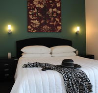 Whale Inn  Restaurant - Accommodation Bookings