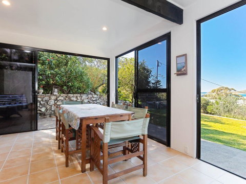 Whale Tales' 78 Lentara Street - FANTASTIC WATER VIEWS OVER FINGAL BEACH - Accommodation Bookings 2