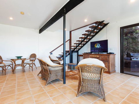 Whale Tales' 78 Lentara Street - FANTASTIC WATER VIEWS OVER FINGAL BEACH - Accommodation Bookings 1