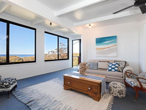 Whale Tales' 78 Lentara Street - FANTASTIC WATER VIEWS OVER FINGAL BEACH - Accommodation Bookings 3