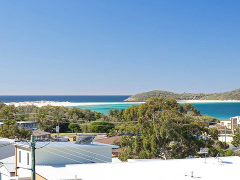 Whale Tales' 78 Lentara Street - FANTASTIC WATER VIEWS OVER FINGAL BEACH - Accommodation Bookings 0