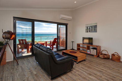 Whale Watcher 1 - Accommodation Bookings 3