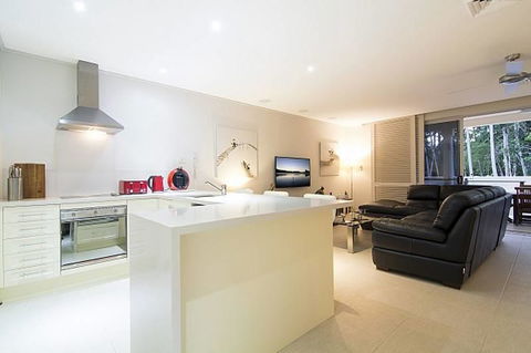 Whispering Palms - Accommodation Bookings 2