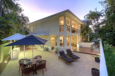 Whispering Palms - Accommodation Bookings 0
