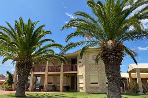 Whispering Palms - Accommodation Bookings 0