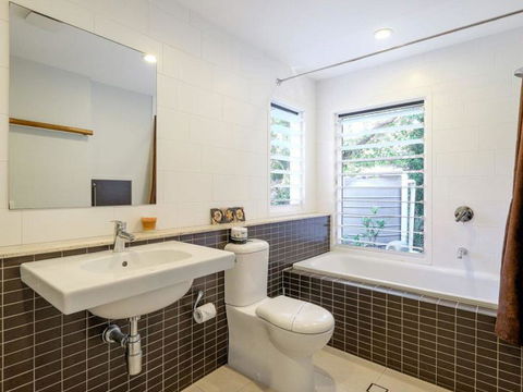 Whispering Trees - Accommodation Bookings 0