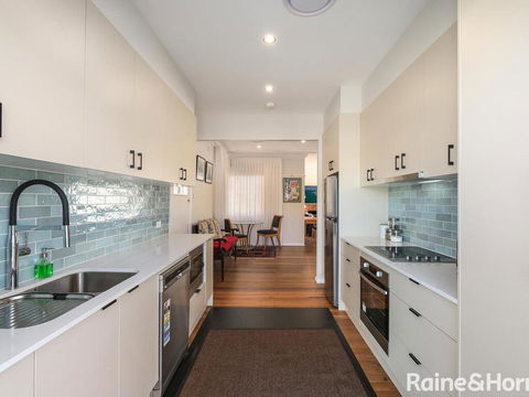 White Beach - 42 Ash Street - Accommodation Bookings 0
