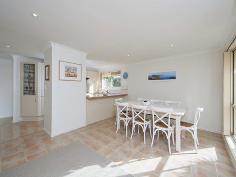 White Horses, 7A Achilles Street - Accommodation Bookings 2