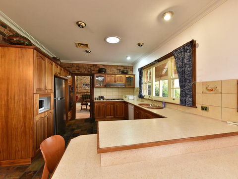Wine Country Homestead 4-6br House - Accommodation Bookings 3