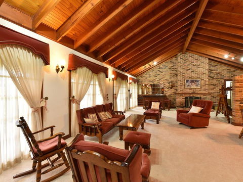 Wine Country Homestead 4-6br House - Accommodation Bookings 1