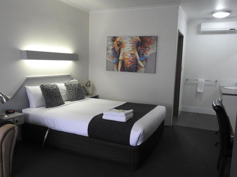 Wine Village Motor Inn - Accommodation Bookings 1