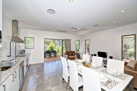 Woodgate Beach Houses - Accommodation Bookings 2