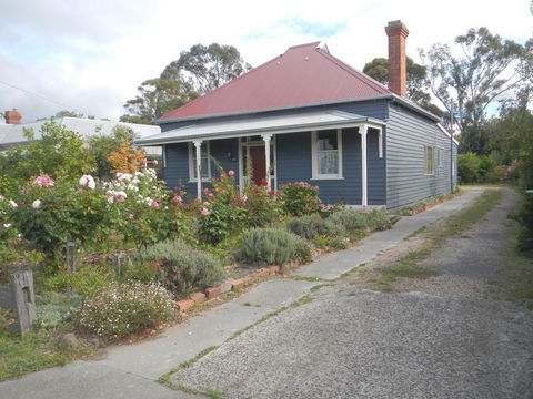 Yarram Cottage: Art And Accommodation - Accommodation Bookings 1