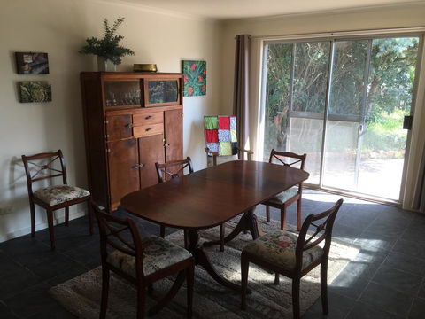 Yarram Cottage: Art And Accommodation - Accommodation Bookings 3