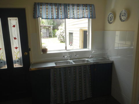 Yarram Cottage: Art And Accommodation - Accommodation Bookings 2
