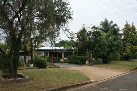 Yarraman Gardens Motel Queensland - Accommodation Bookings 2